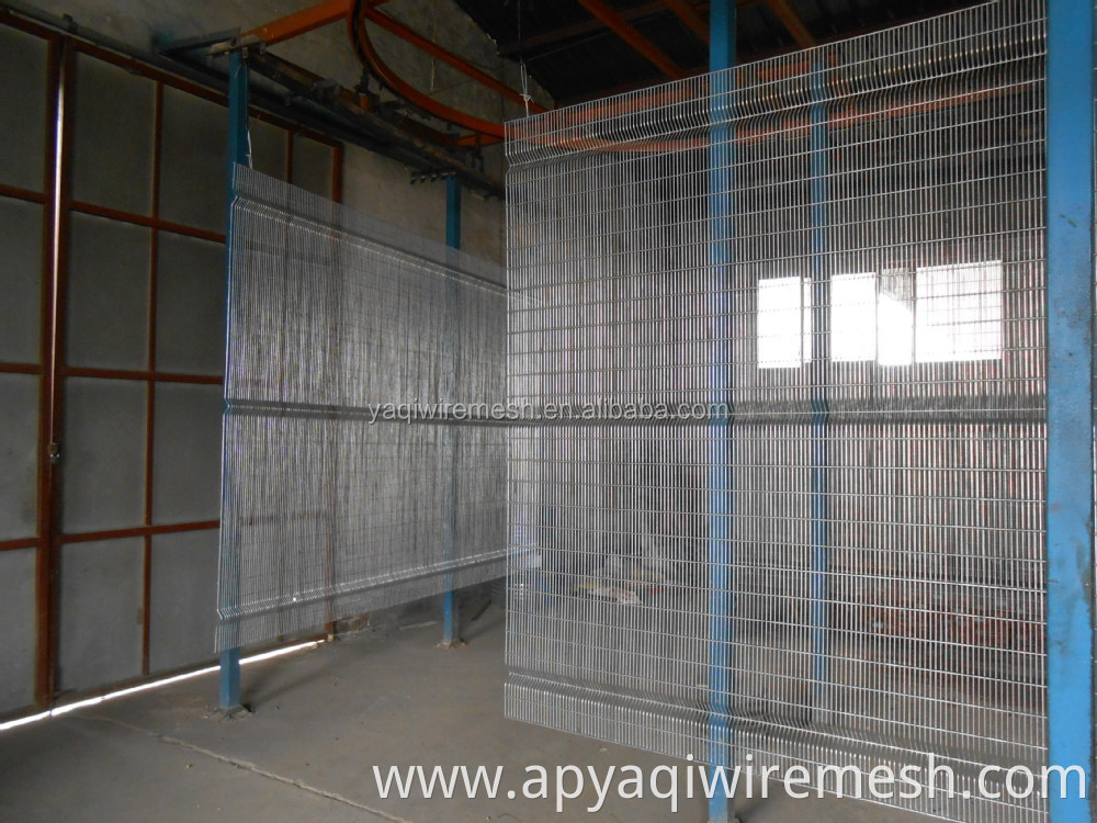 76.2mm*12.7mm anti-climb galvanized/pvc coated welded mesh fence used in army